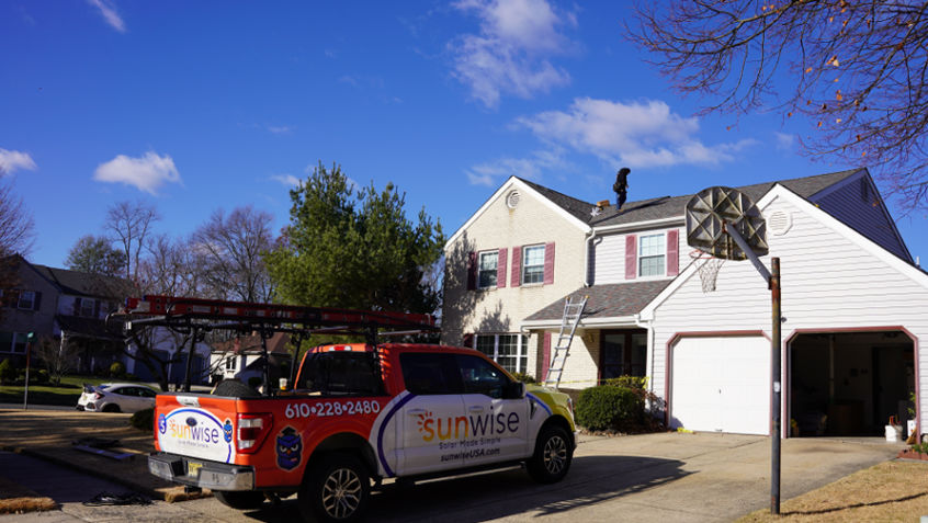 Flexible Solar Panel Maintenance: DIY Risks vs Professional Service