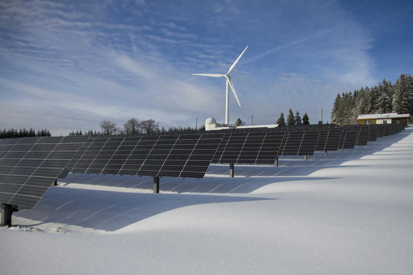 Winter Solar FAQ: Do Solar Panels Really Work In The Cold?